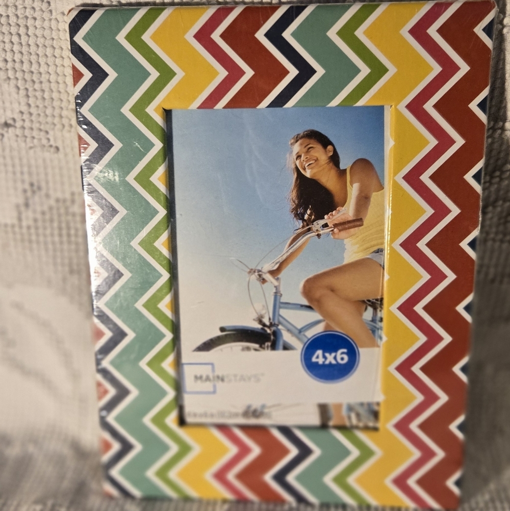 Multicolor Zigzag Frame